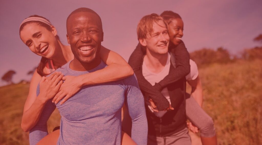 Imagen que retrata una relación abierta, dos parejas expresando afecto y conexión emocional entre sí, reflejando la diversidad y el amor múltiple en este tipo de relaciones