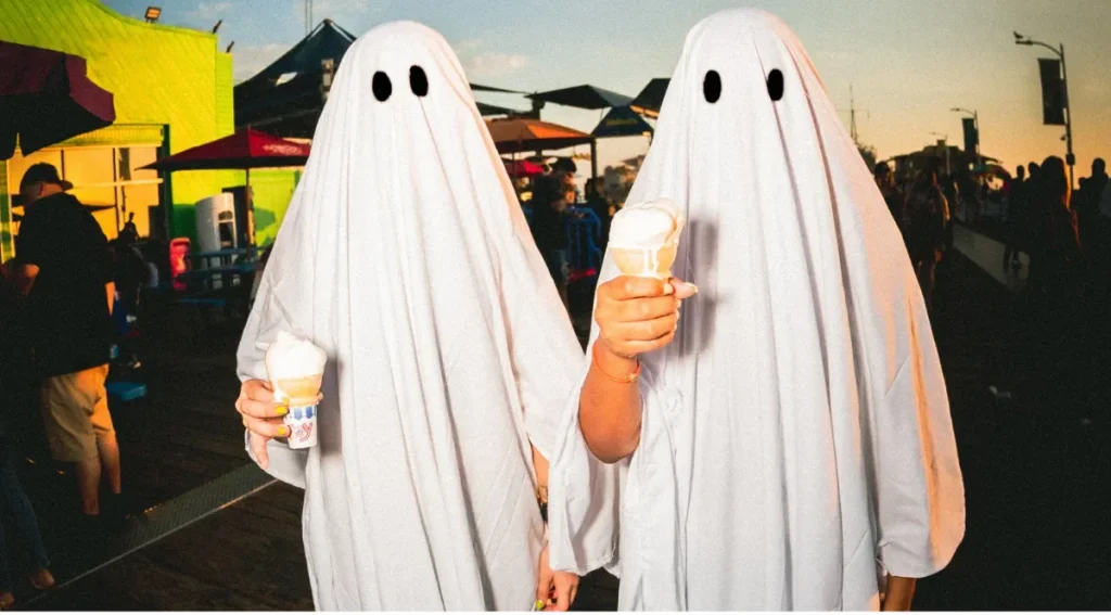 Pareja disfrazada para Halloween