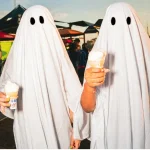 Pareja disfrazada para Halloween